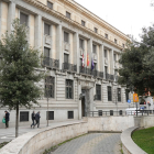 Vista del Banco de España de Valladolid, que se va a someter a labores de restauración y limpieza.- J.M. LOSTAU