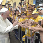 El Papa saluda a la multitud que le esperaba en Trujillo (Perú), el 20 de enero.-EFE / VATICAN MEDIA