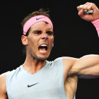 Nadal celebra su victoria ante Schwartzman en el Abierto de Australia, que le permite pasar a cuartos.-EFE / DEAN LEWINS