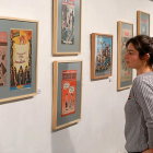 Una joven observa una imagen de la exposición, ayer, en la Casa Revilla.-J. M. LOSTAU