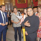 uente y el responsable de la delegación china, Duan Yueqing, junto a la presidenta de la CVE, Ángela de Miguel, en el Ayuntamiento.-Pablo Requejo