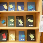 Estantería donde se pueden encontrar los libros sorpresa en la biblioteca pública municipal Francisco Javier Martín Abril.-J.M. LOSTAU