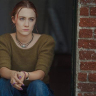 Saoirse Ronan, en un fotograma de Lady Bird, de Greta Gerwig.-EL PERIÓDICO