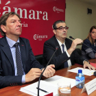 José Alarcón se reunió ayer en la Cámara de Comercio de Soria con medio centenar de empresarios de la provincia.-M. T.