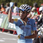 El ciclista italiano del Astana Fabio Aru celebra su victoria en el undécima etapa de la Vuelta Ciclista España.-Foto: EFE / JAVIER LIZÓN