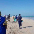 Labores de rescate tras el naufragio de dos embarcaciones de inmigrantes frente a las costas de Yibuti.-AP