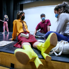 Alumnos de la escuela profesional de danza Ana Laguna de Burgos durante una pausa en un ensayo. Tomás Alonso