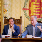 El alcalde de Valladolid, Óscar Puente, y el concejal de Función Pública y Promoción Económica, Antonio Gato, presentan el Plan de Empleo 2016.-ICAL