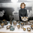 La directora del Museo de Escultura, María Bolaños, exhibe algunas de las piezas.-