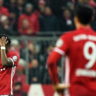 David Alaba, abatido tras el partido contra el Borussia Dortmund durante la semifinal de Copa.-EFE / CHRISTIAN BRUNA