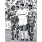 1991. Míchel, en el momento de tocar los genitales al blanquivioleta  Valderrama.-EM