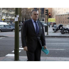 Bárcenas a su llegada a los juzgados de la plaza de Castilla de Madrid.-JOSÉ LUIS ROCA