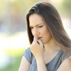 Una chica joven con inseguridad.-123RF