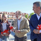 Rubalcaba visita Arroyo junto al secretario provincial del PSOE, Javier Izquierdo y la candidata a la Alcaldía, Verónica Calvo.-ICAL