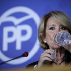 Esperanza Aguirre, en una rueda de prensa.-JOSÉ LUIS ROCA