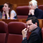 El procurador popular Raúl de la Hoz durante el Pleno de las Cortes.-ICAL