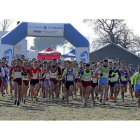 Momento del pistoletazo de salida de la categoría absoluta masculina en el circuito de Covaresa-M. Álvarez
