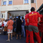 Familiares, amigos y miembros de los equipos de rescate de la Junta, visitan la capilla ardiente de los tres guardias civiles fallecidos en Maraña (León)-Ical