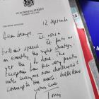 Detalle de una carta desclasificada enviada por Blair a Bush, incluida en el informe Chilcot, presentado este miércoles en Londres.-REUTERS / JEFF J. MITCHELL