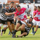 Walker-Fitton, Díaz y Núñez intentan placar a Paila en la final de Liga que enfrentó al VRAC con El Salvador.-J. M. LOSTAU