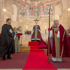 El caballero de la Orden Hospitalaria de San Juan de Jerusalén recibe, de mano de la reina Doña Urraca y con la bendición del obispo de Salamanca, la villa de Fresno.-Pablo Requejo