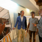 El vicepresidente de la Diputación, Víctor Alonso, junto al Director de la obra José María Álvarez y Alex Miranda de Construcciones Tudmir .-MIGUEL ÁNGEL SANTOS