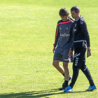 Álvaro Rubio conversa con Garitano en un entrenamiento-Pablo Requejo