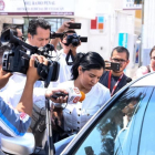 Yecenia Armenta Gracianoa su salida  del penal de la ciudad mexicana de Culiacán.-EFE