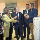 El presidente de la Junta, acompañado de la consejera de Agricultura y de la presidenta de la Diputación, en la nueva sede de la DO  Toro.-ICAL