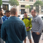 El BRIF, Pablo González (de gris), a la salida del acto de conciliación.-EUROPA PRESS