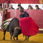 La plaza de toros de La Flecha, en  Arroyo de la Encomineda, fue testigo de los majestuosos pases del matador Juan Serrano Pineda, por todos conocido como Finito de Córdoba. Una oreja se llevó el diestro tras su actuación ante 3.000 espectadores en el II-MIGUEL ÁNGEL SANTOS