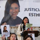 Inés López en la concentración celebrada en Valladolid en recuerdo de su hermana Esther López. PHOTOGENIC