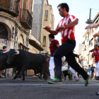 Los novillos de la ganadería Coquilla de Sánchez Arjona, de Carpio de Azaba (Salamanca), protagonizan el tercer encierro de Cuéllar (Segovia)-Ical