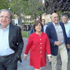 Sáenz de Santamaría, junto al presidente del PP de Valladolid, Jesús Julio Carnero, y Juan Vicente Herrera.-ICAL