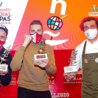 El ganador del segundo premio,Juan Díaz; del primer premio, Emilio Martín, y del tercero, Ernesto Ventós. PABLO REQUEJO / PHOTOGENIC