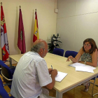 Miguel Ángel de la Bastida y Victoria Soto durante su reunión.-El Mundo