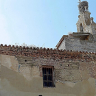 Desperfectos en la iglesia de Pedrosa del rey.-PHOTOGENIC/JOSE C. CASTILLO