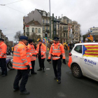 Fotografía subida por Esteban González Pons a su cuenta de Twitter para denunciar que algunos coches de la policía belga luciesen esteladas durante la manifestación independentista.-EL PERIÓDICO