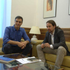 Sánchez e Iglesias, durante una reunión en el Congreso, en una imagen de archivo.-DAVID CASTRO