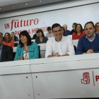 Sánchez, junto a varios miembros de la dirección del PSOE, durante el comité federal del pasado 30 de enero.-
