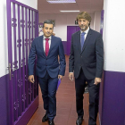 El director deportivo, Miguel Ángel Gómez, y el presidente Carlos Suárez.-MIGUEL ÁNGEL SANTOS