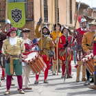 Varios integrantes del grupo de teatro local recrean la partida de Bravo, Padilla y Maldonado del castillo.-MIGUEL ÁNGEL SANTOS