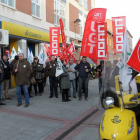 Los sindicatos UGT, CCOO, CSI-F y Sindicato Libre se concentran en Correos, en la Unidad de Reparto de Venta de Baños (Palencia), contra los recortes-Ical