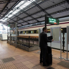 Salida del Avant que une Valladolid y Madrid.-ICAL