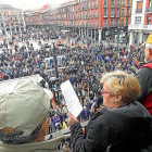 Momento de las proclamas desde el balcón de la Asociación de Cazadores y Pescadores de Valladolid.-LEONARDO DE LA FUENTE