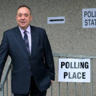 Salmond, tras votar en el referéndum de Escocia, en septiembre.-Foto: AP / Scott Heppell