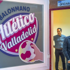El presidente del Atlético Valladolid MarioArranz y el entrenador Nacho González antes del huracán.-M. A. SANTOS