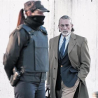 Francisco Correa, al llegar al juicio de la 'Gürtel' en la Audiencia Nacional, en San Fernando de Henares.-JUAN MANUEL PRATS