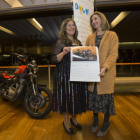 Presentación del calendario solidario 2016 de la Asociación Síndrome Down Ávila. En la foto, la consejera de Familia e Igualdad de Oportunidades, Alicia García, y la presidenta de la Asociación, Pilar Florencio-Ical