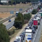 Un accidente provoca 20 kilómetros de retenciones en el kilómetro 137 de la A-62 sentido Burgos. - DGT